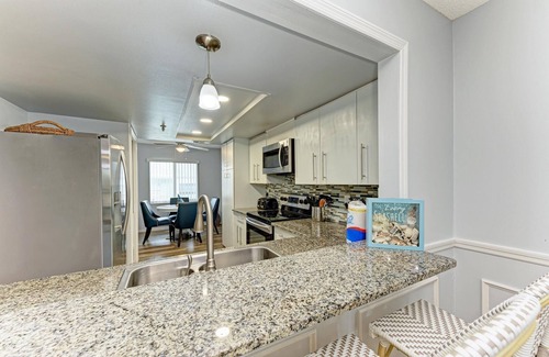 Bradenton Beach Condominio | Island Time-Private Beach Access-Heated Pool-Water Views