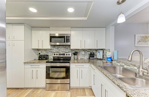 Bradenton Beach Condominio | Island Time-Private Beach Access-Heated Pool-Water Views