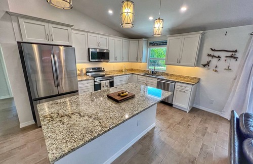 Pine Island Center Casa | Island Treasure! Brand new on an olde Florida island in the Gulf.