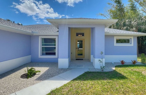 Pine Island Center Casa | Island Treasure! Brand new on an olde Florida island in the Gulf.