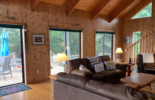 Manitoulin District Cabina | Island Vacation Home
