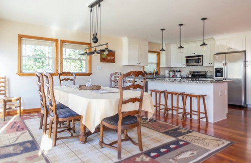 Broadalbin Cabina | Island View: 4 Bdrm Lakeside Cabin in the foothills of the Adirondack Mountains!