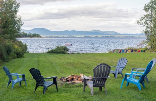 Broadalbin Cabina | Island View: 4 Bdrm Lakeside Cabin in the foothills of the Adirondack Mountains!