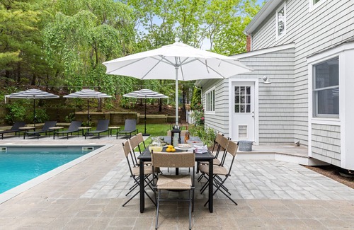 Sag Harbor Casa | Island View Manor-Secluded, Pool Hot, Tub