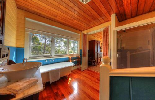 Smithton Casa | Island View Spa Cottage