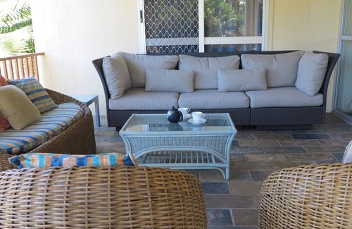 Arcadia Apartamento | Island View Unit 3 - Lovely with spectacular water views, across the road from Geoffrey Bay Beach
