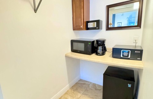 Wilton Manors Apartamento | Islands Inn on the Drive - Poolside Paradise Suite - A1
