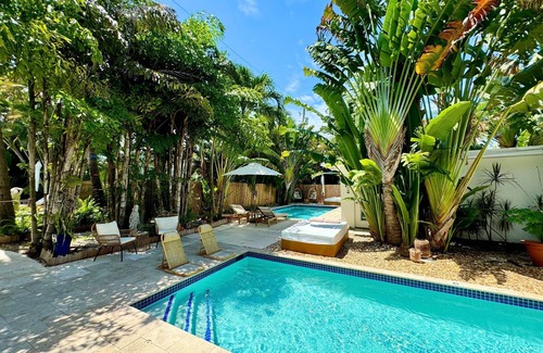 Wilton Manors Apartamento | Islands Inn on the Drive - Reflection Room - Queen Bed - B3