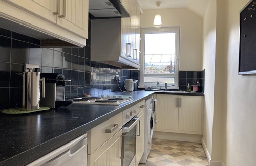 Pencaitland Casa | ISLAY House, Comfortable home- private garden, in quiet village, near Edinburgh