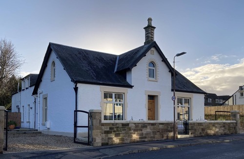 Pencaitland Casa | ISLAY House, Comfortable home- private garden, in quiet village, near Edinburgh