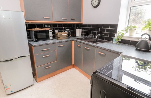 Berwick-upon-Tweed Cabaña | ISLESTONE, 1 TEMPERANCE TERRACE, pet friendly in Berwick-Upon-Tweed