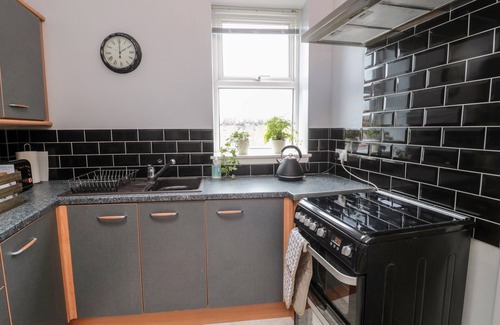 Berwick-upon-Tweed Cabaña | ISLESTONE, 1 TEMPERANCE TERRACE, pet friendly in Berwick-Upon-Tweed
