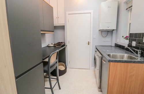 Berwick-upon-Tweed Cabaña | ISLESTONE, 1 TEMPERANCE TERRACE, pet friendly in Berwick-Upon-Tweed