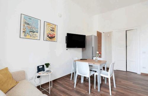 Zona Farini Apartamento | Isola View Renovated Apartment