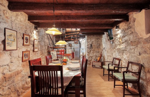 Makarska Villa | CASA DE PIEDRA DEL SIGLO XIX EN PARQUE NATURAL