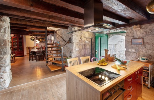 Makarska Villa | CASA DE PIEDRA DEL SIGLO XIX EN PARQUE NATURAL