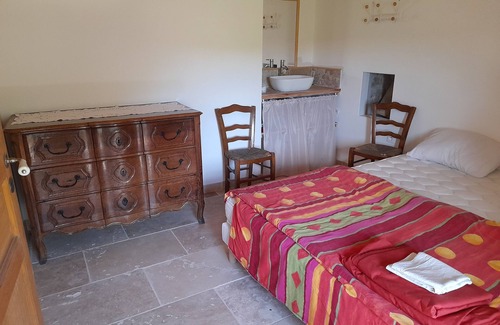 Saint-Jean-de-Maruejols-et-Avejan Otro | Isolated farmhouse in an exceptionally quiet, unpolluted location
