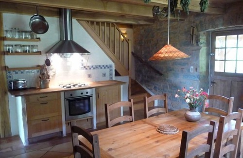 Saint-Antonin Noble Val Casa | casa aislada, piscina climatizada, la tranquilidad de una propiedad de la madera y prados