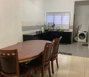 Rahang Kecil Casa | Isyfaq Homestay Seremban Rahang 3 Bedrooms