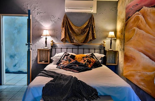 Bloemfontein Casa | IsZis Guest house