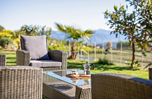 Castelvecchio Alto Apartamento | Apartamento 'Weitblick Kaltern' con vistas a la montaña, terraza privada y jardín