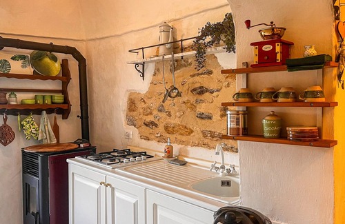 Castelvecchio di Rocca Barbena Apartamento | Apartamento 'La Casa Della Lavanda' con vistas a la montaña, terraza privada y Wi-Fi