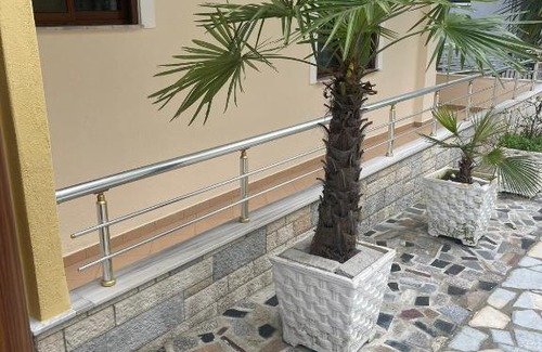Kamez Casa | It is a 4 storey Villa located opposite Villa Sharm a very well known Hotel.