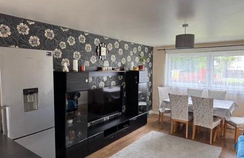Sighthill Apartamento | It is a spacious and beautiful home