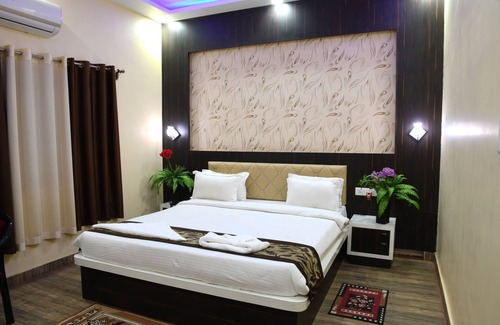 Bodh Gaya Hotel | El Hotel Mariya International está situado en Bodhgaya, cerca del templo de karmapa.