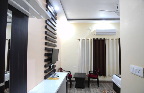 Bodh Gaya Hotel | El Hotel Mariya International está situado en Bodhgaya, cerca del templo de karmapa.