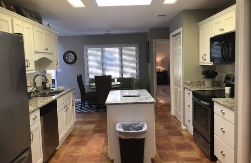 Heritage Woods Casa | ¡La mejor oferta en la isla! Bicicletas gratis (4), sillas de playa, sombrillas y tenis