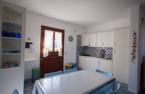 Monte Petrosu Casa | Apartamento con jardín y wi-fi en residencia con piscina.