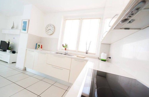 Maccagno Apartamento | 4 bed apartment, pool & jacuzzi, walk to restaurants, WIFi, lake views