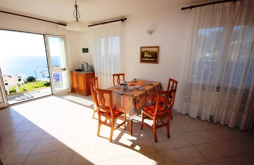 Poggi Apartamento | Flat with sea view and garden | V31