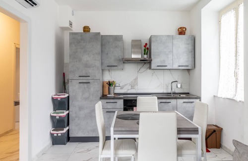 Ripa-Pozzi-Ponterosso Apartamento | Apartamento 'Casa A Pochi Passi Dalla Versilia' con vistas a la montaña, jardín y aire acondicionado