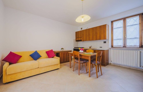 Querceta Casa | Maravillosa casa de vacaciones privada para 10 personas con WIFI, A/C, TV, patio y aparcamiento