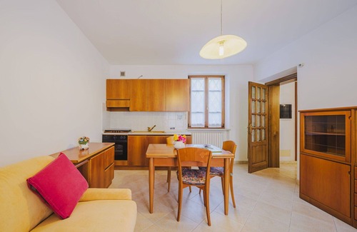 Querceta Casa | Maravillosa casa de vacaciones privada para 10 personas con WIFI, A/C, TV, patio y aparcamiento