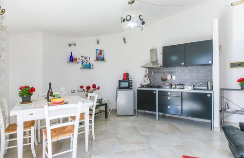 Rosignano Solvay Apartamento | Acogedor apartamento para 2 personas con WIFI, TV, terraza, mascotas permitida y aparcamiento