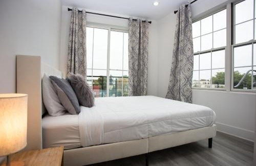 Northeast Casa | It's a Corner unit with cool City Skyline views!