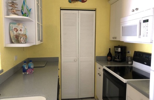 Estate Golden Rock Condominio | ¡Es un ajuste de latitud en la hermosa Sugar Beach!