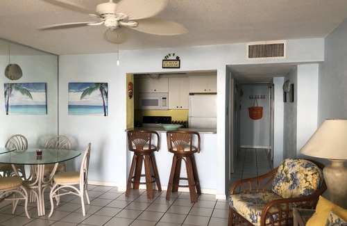 Estate Golden Rock Condominio | ¡Es un ajuste de latitud en la hermosa Sugar Beach!