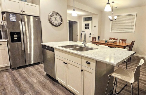 Okanagan-Similkameen Cabaña | Spacious + modern, family-friendly cottage in wine country🍷