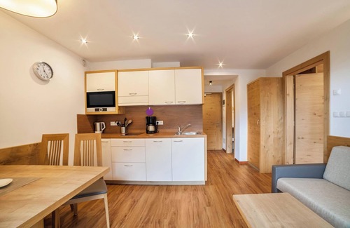 San Leonardo in Passiria Apartamento | Apartamento vacacional "Laugen I" con vistas a la montaña, Wi-Fi, jardín, terraza y balcón