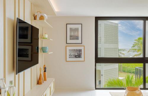 Itacimirim Apartamento | IT82 Lindo Apto 3/4, Pé na Areia, Vista Mar - Itacimirim