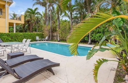 Birch Park Finger Streets Casa | Italian Beach House with Pool & King Bed 💎