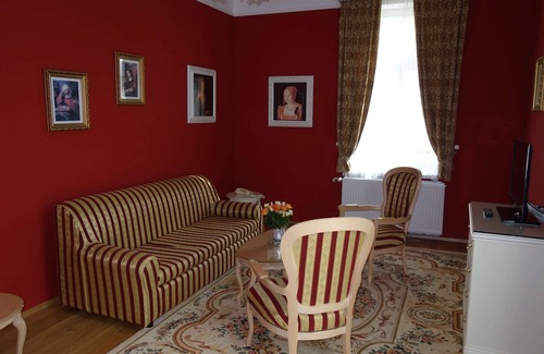 Marianske Lazne Apartamento | Italian flair in antique villa, dolce vita near the SPA