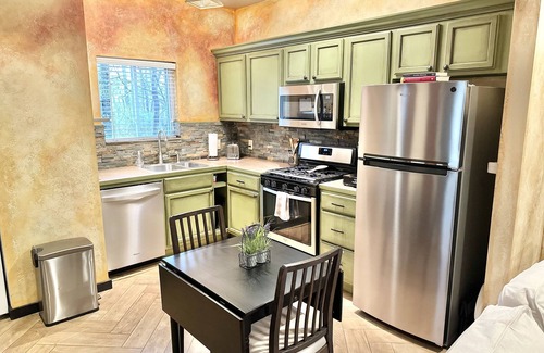 Forest City Casa | NUEVO- Haynes Cottages, interior italiano cerca de TIEC