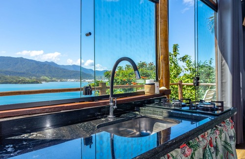 Portinho Apartamento | Italian panoramic penthouse suite and hill 12 minutes from the beach, we accept pets!