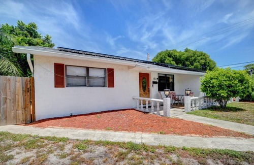 Boynton Beach Casa | Italian Villa with Backyard - 1mi to Beach
