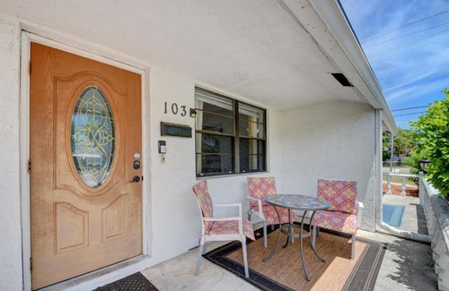 Boynton Beach Casa | Italian Villa with Backyard - 1mi to Beach